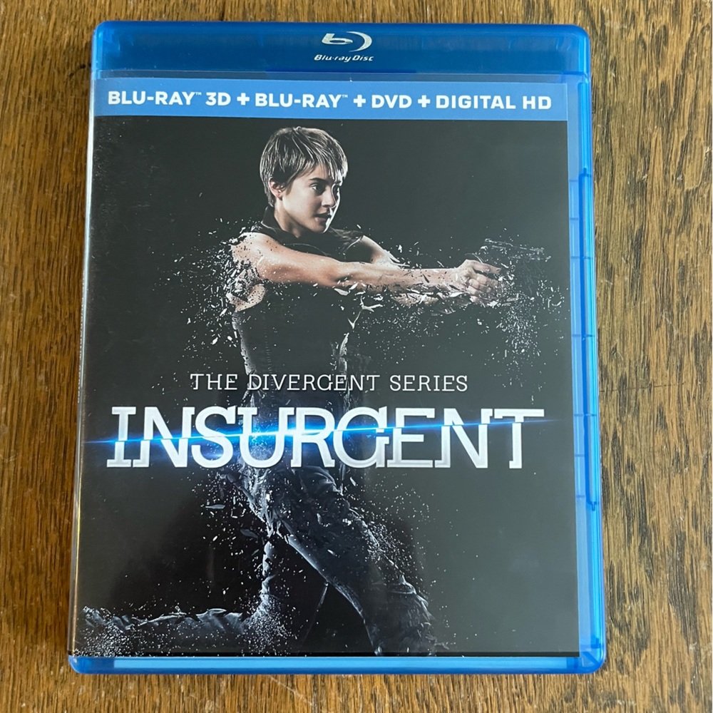 The Divergent Series Insurgent Blue-ray 3D + Blu-ray + DVD